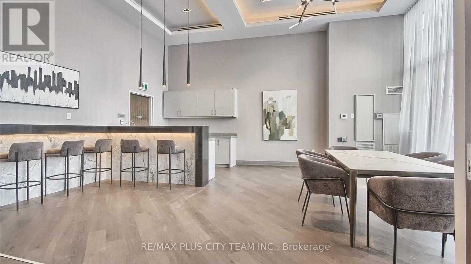 626 - 100 Eagle Rock Way, Vaughan, ON - Indoor Photo Showing Dining Room