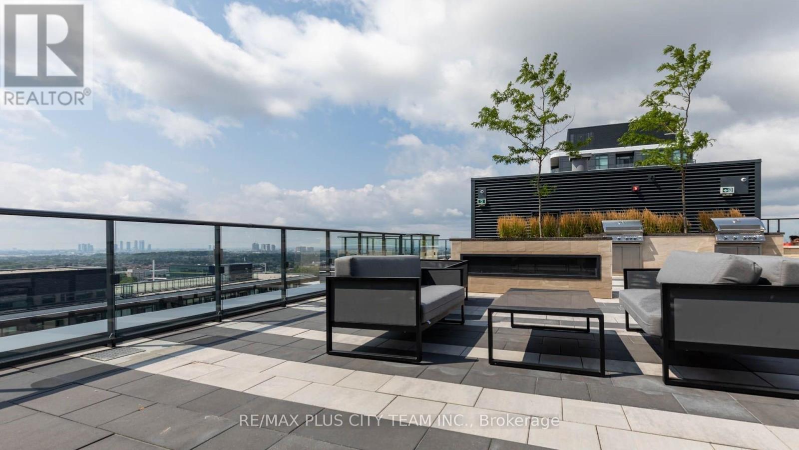 626 - 100 Eagle Rock Way, Vaughan, ON - Outdoor