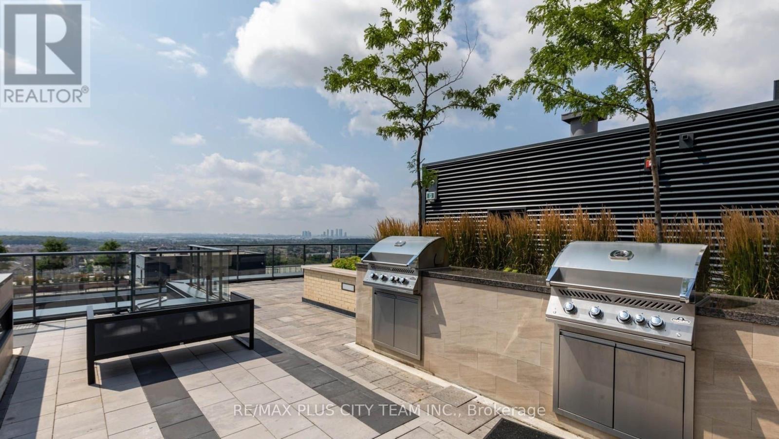 626 - 100 Eagle Rock Way, Vaughan, ON - Outdoor