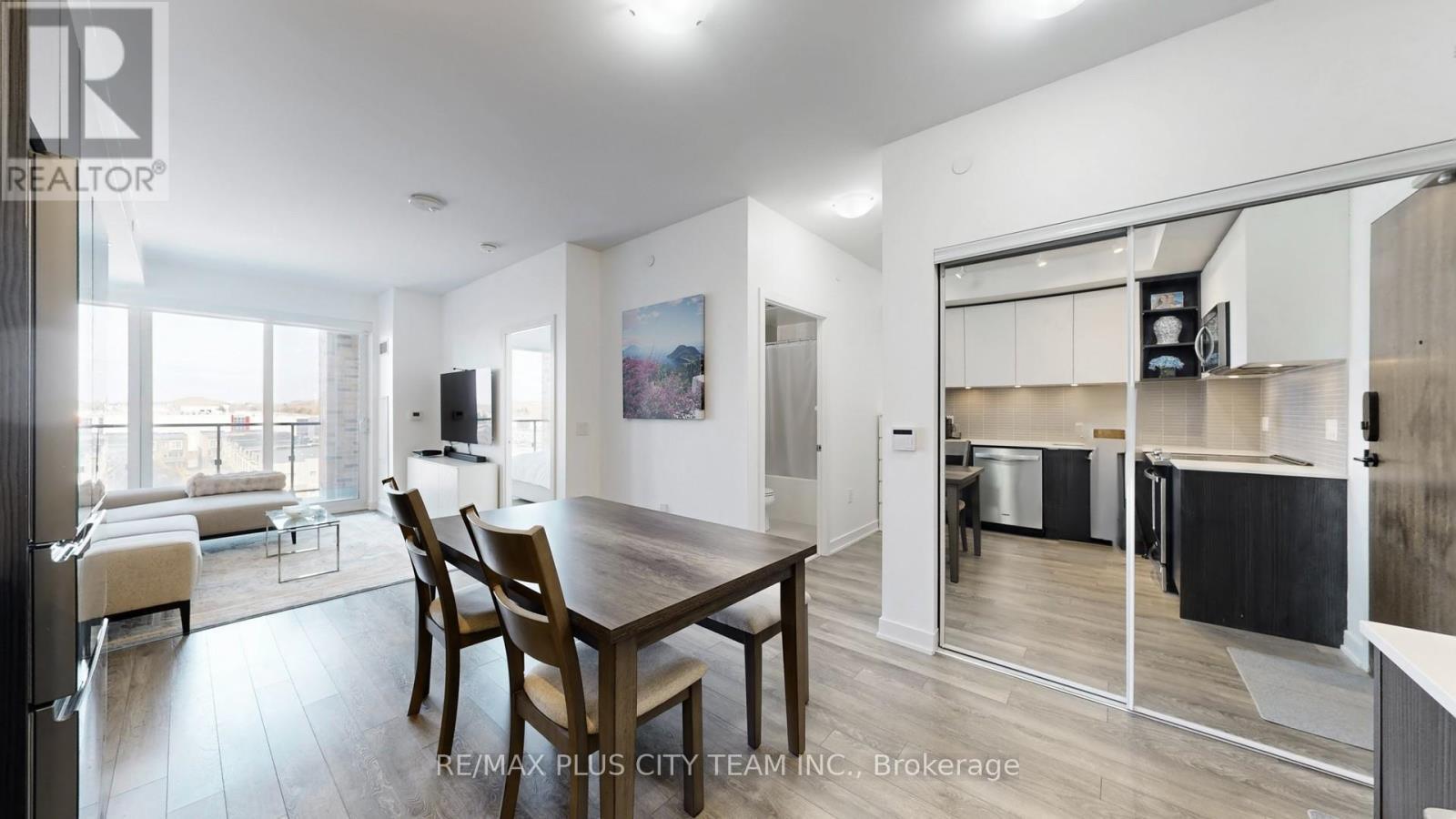 626 - 100 Eagle Rock Way, Vaughan, ON - Indoor