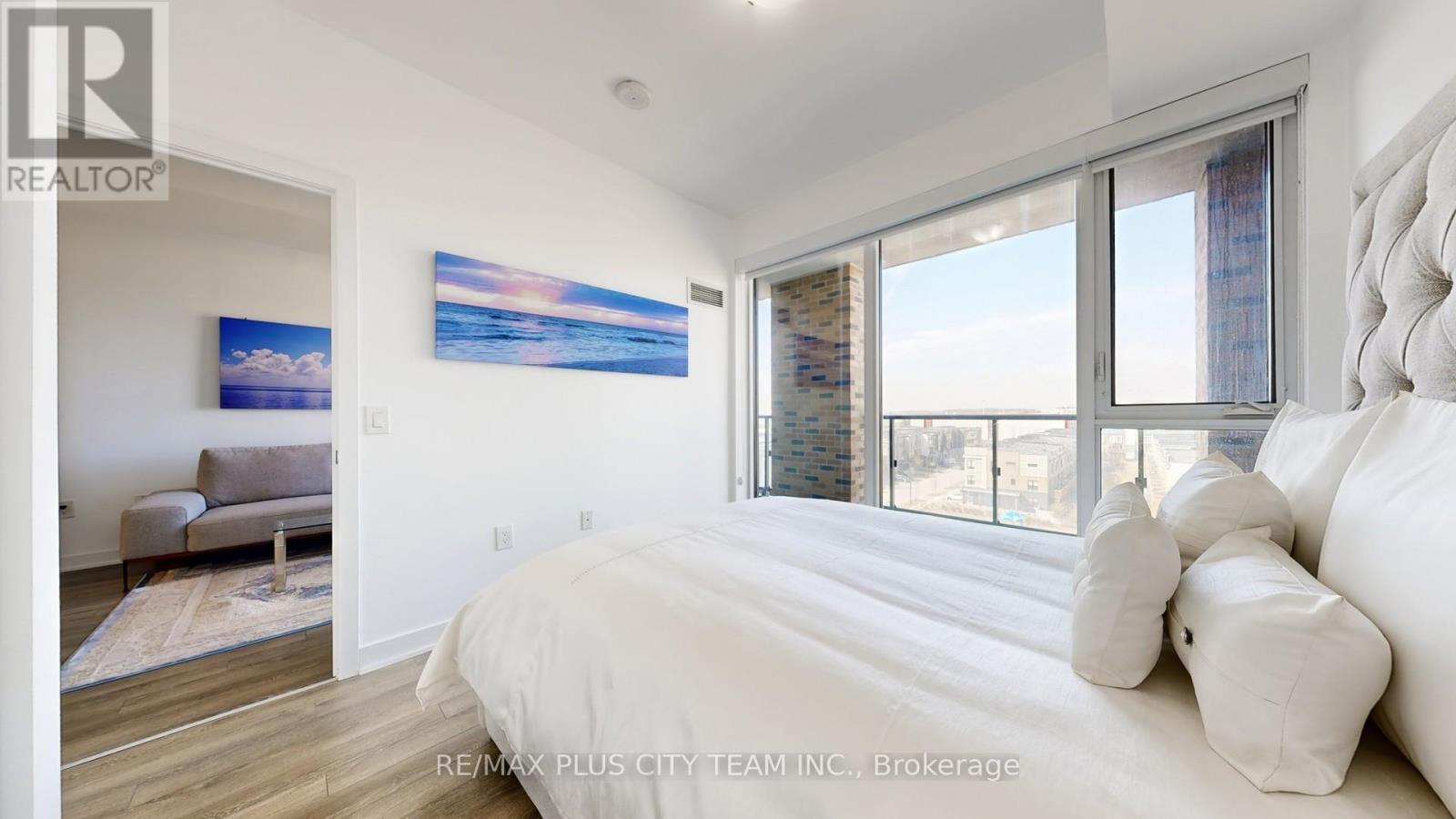 626 - 100 Eagle Rock Way, Vaughan, ON - Indoor Photo Showing Bedroom