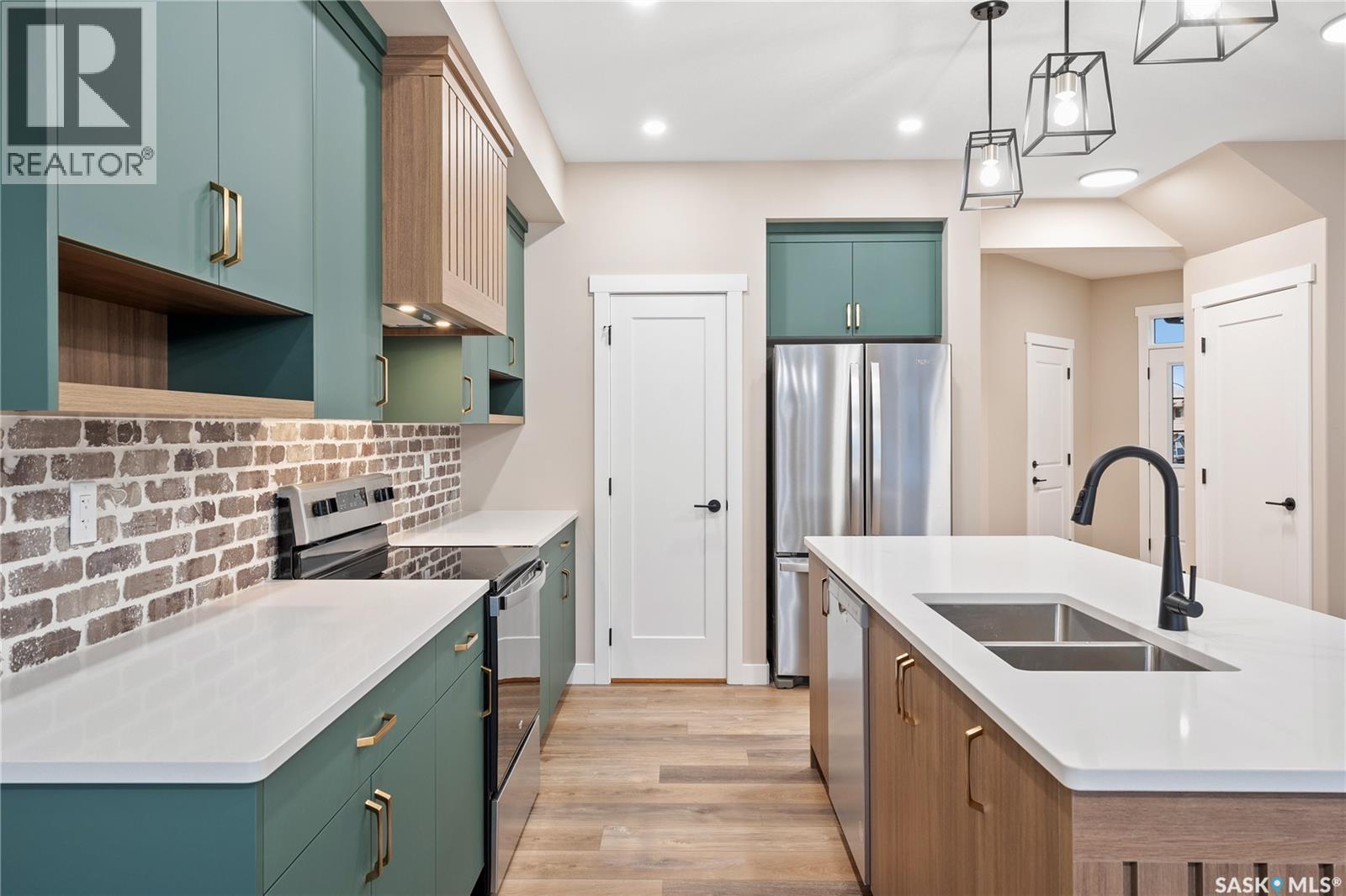 2990 Dumont Way, Regina, SK - Indoor Photo Showing Kitchen With Double Sink With Upgraded Kitchen