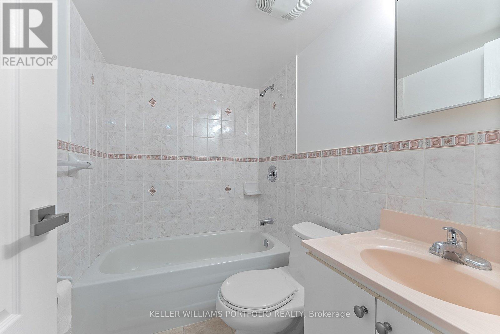 502 Turnbridge Road, Mississauga, ON - Indoor Photo Showing Bathroom