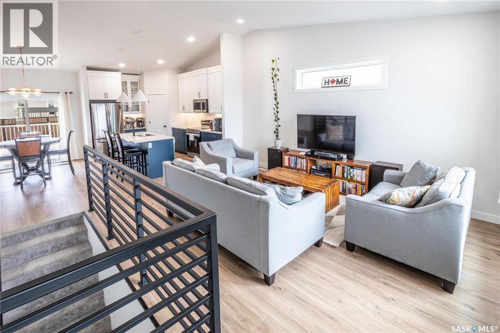 1002 Maplewood Drive, Moose Jaw, SK - Indoor Photo Showing Living Room