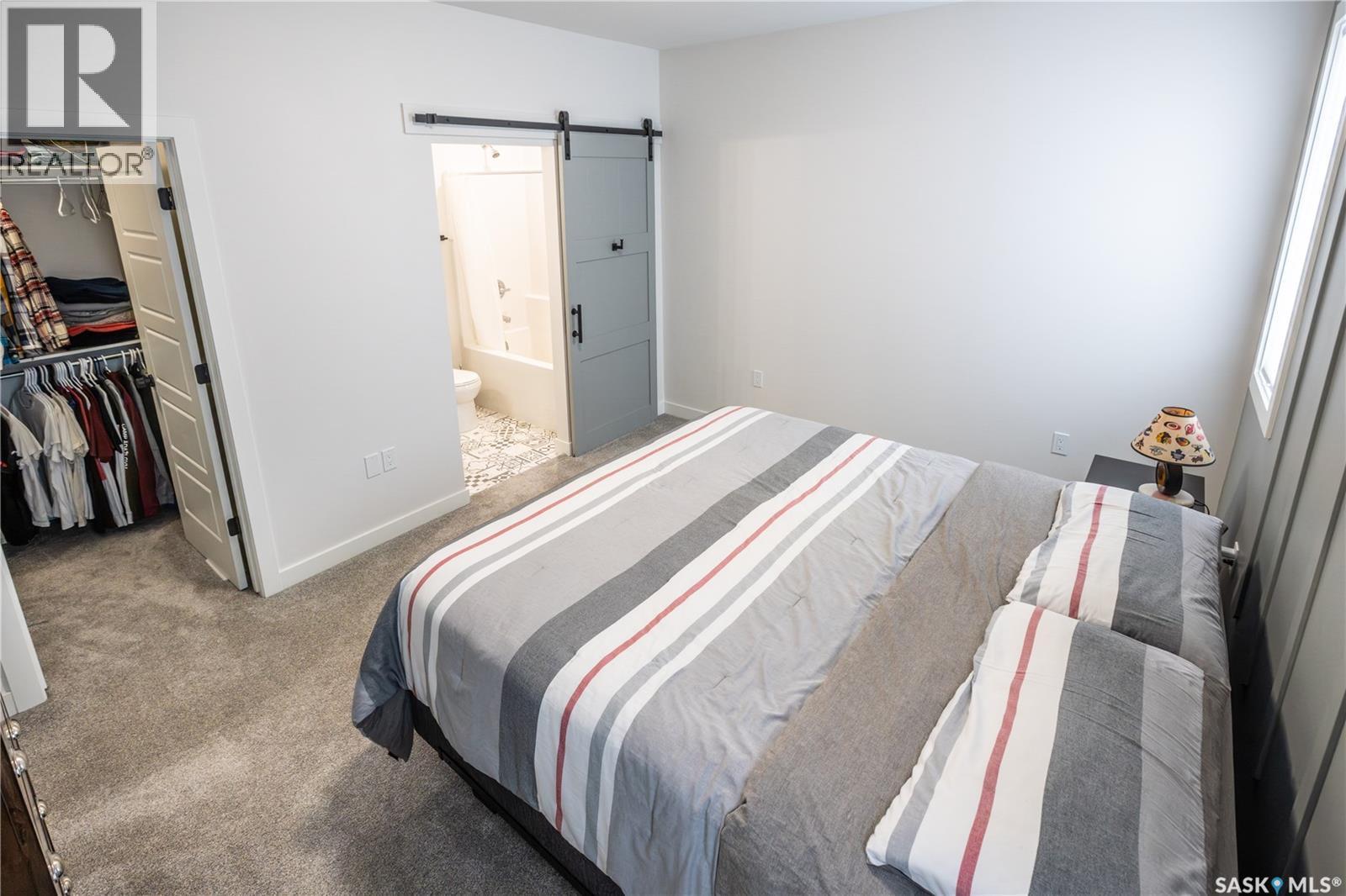 1002 Maplewood Drive, Moose Jaw, SK - Indoor Photo Showing Bedroom