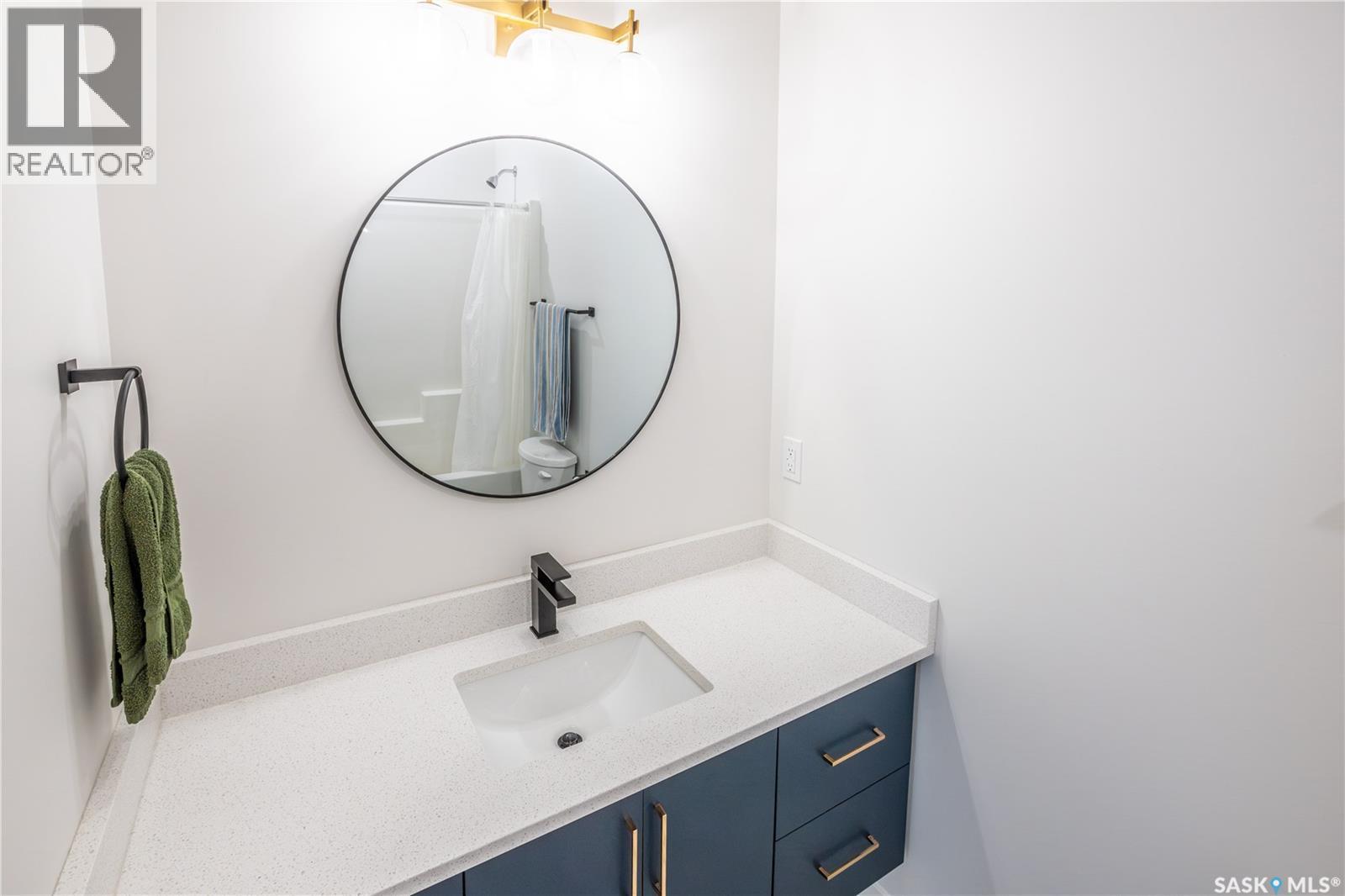 1002 Maplewood Drive, Moose Jaw, SK - Indoor Photo Showing Bathroom