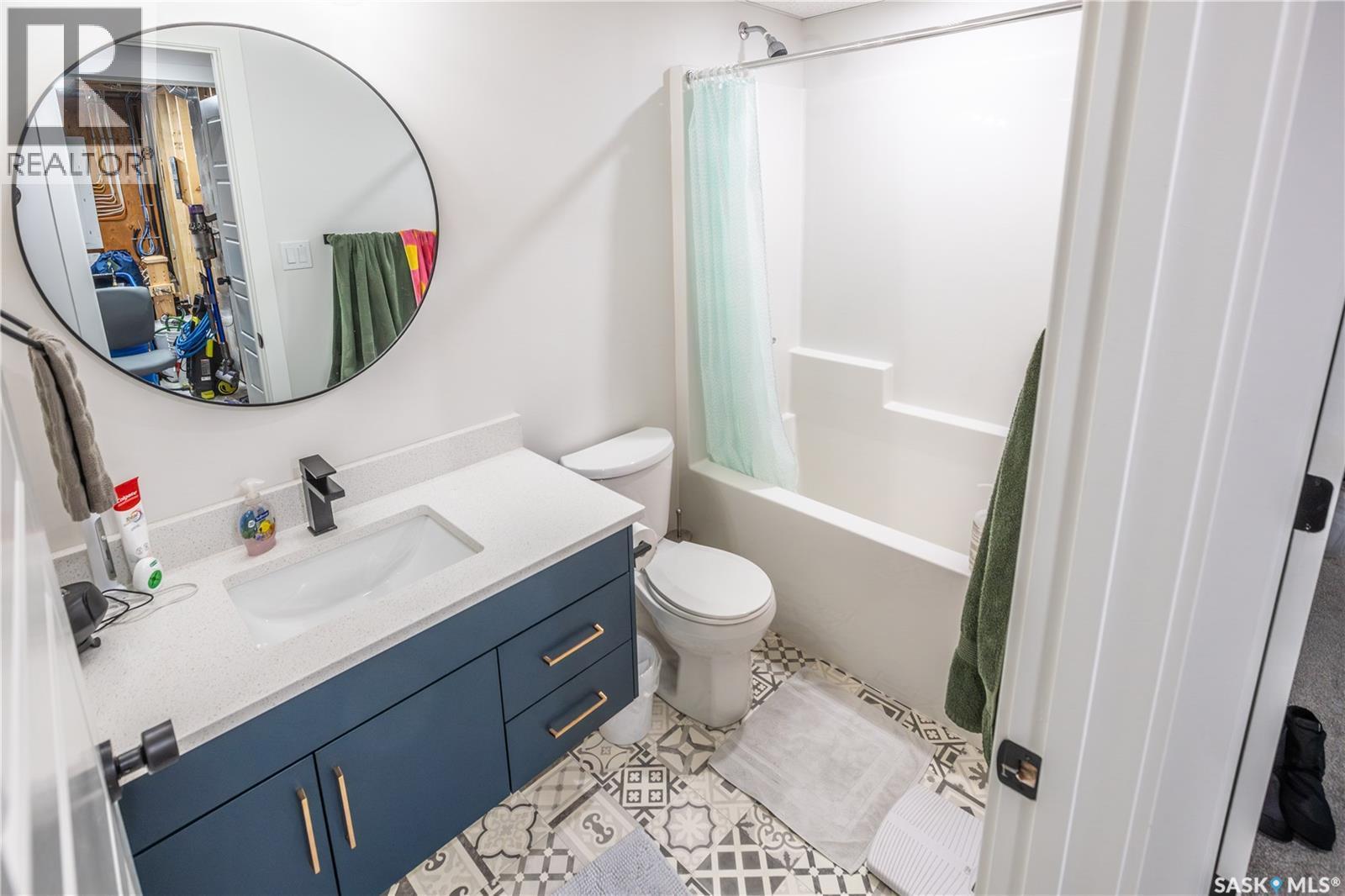 1002 Maplewood Drive, Moose Jaw, SK - Indoor Photo Showing Bathroom