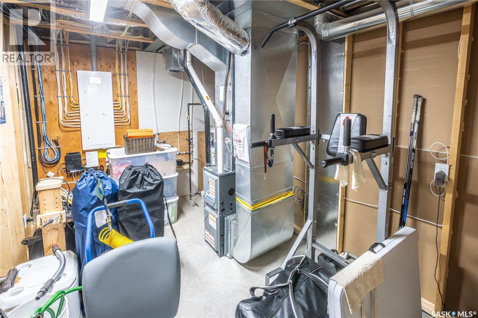 1002 Maplewood Drive, Moose Jaw, SK - Indoor Photo Showing Basement