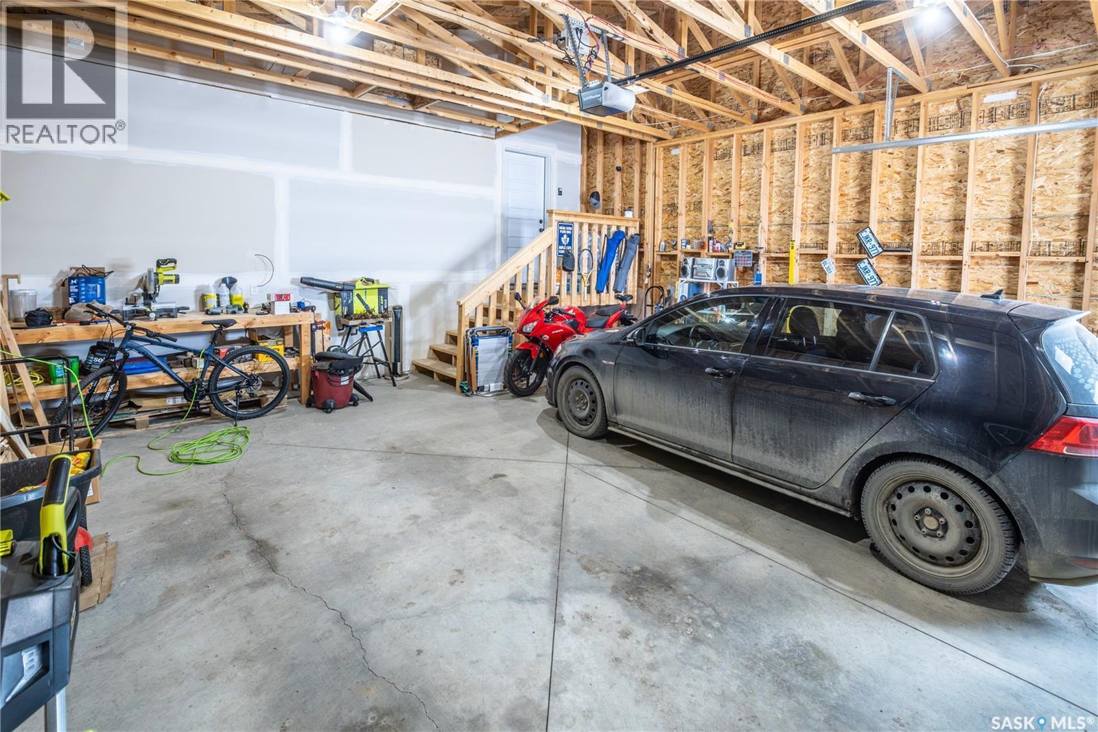 1002 Maplewood Drive, Moose Jaw, SK - Indoor Photo Showing Garage