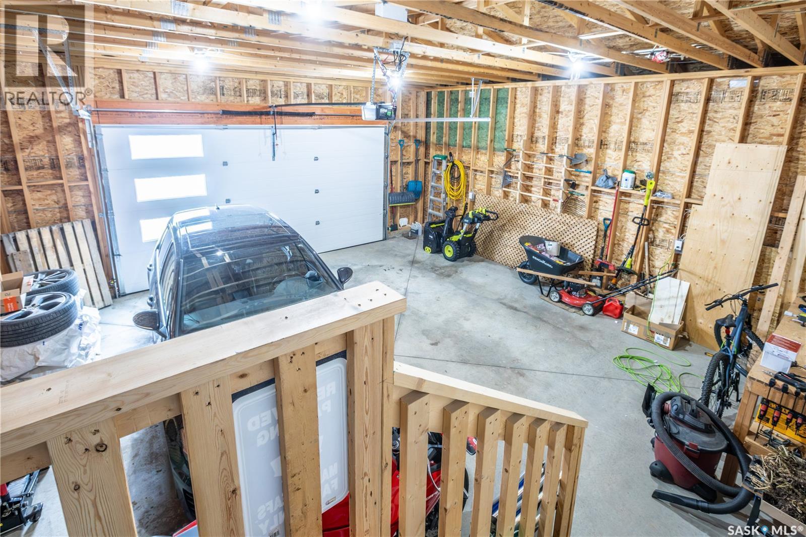 1002 Maplewood Drive, Moose Jaw, SK - Indoor Photo Showing Garage