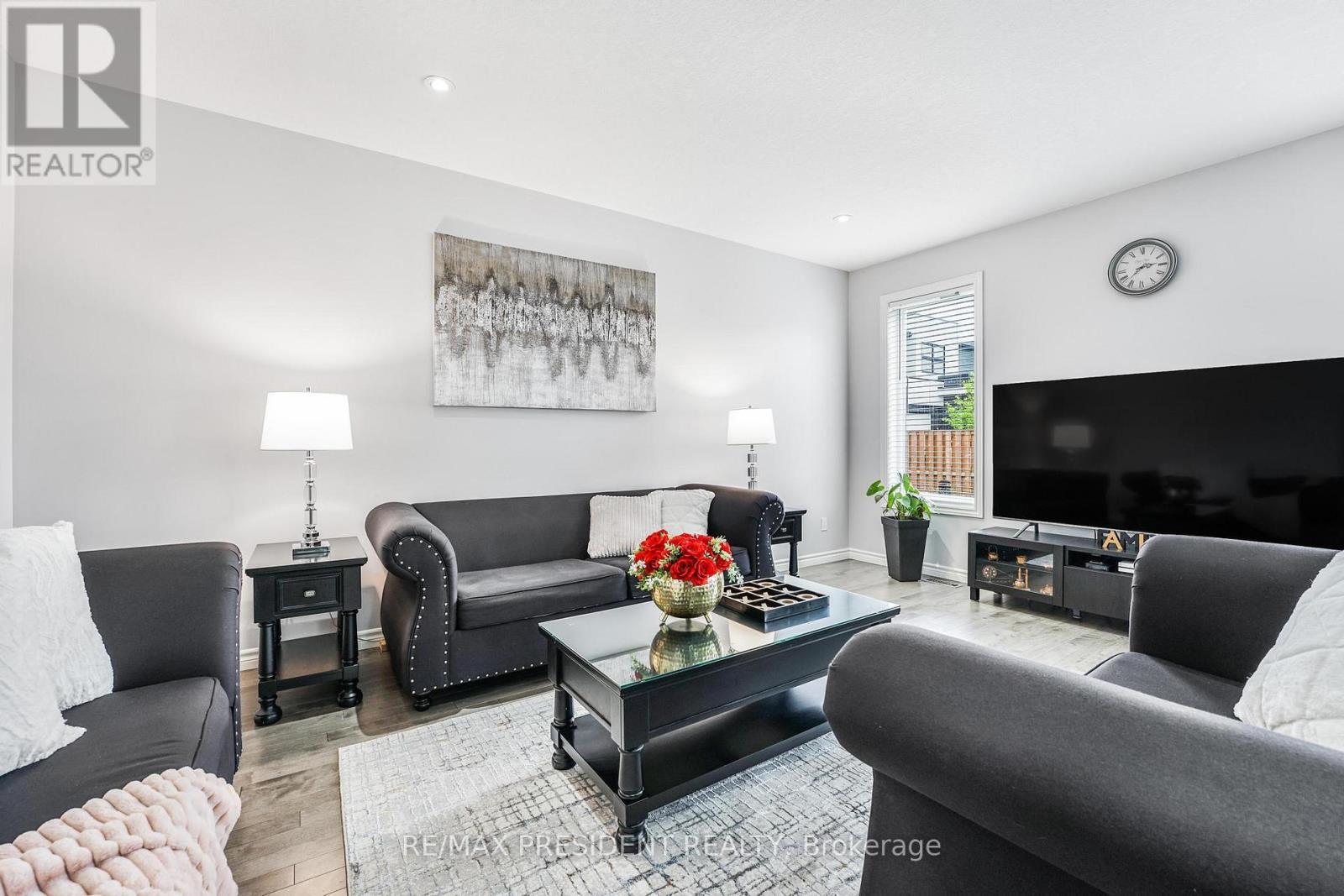 505 Sophia Crescent, London North, ON - Indoor Photo Showing Living Room