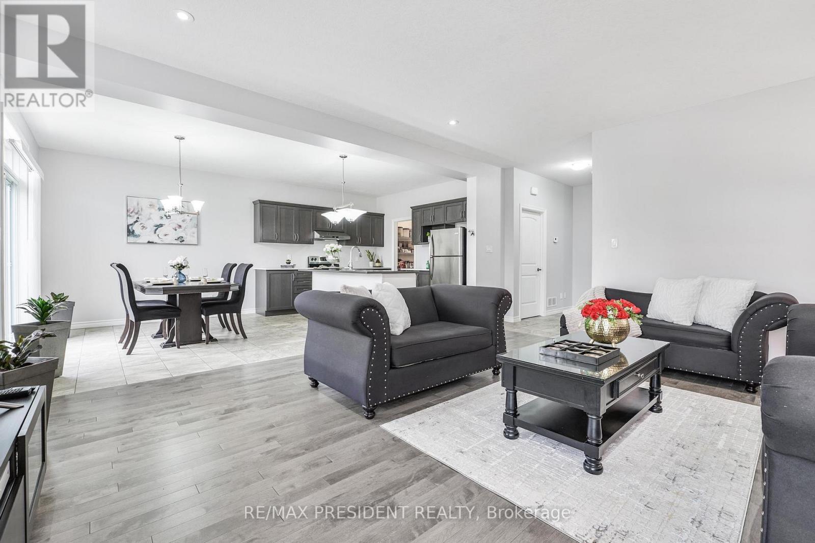 505 Sophia Crescent, London North, ON - Indoor Photo Showing Living Room