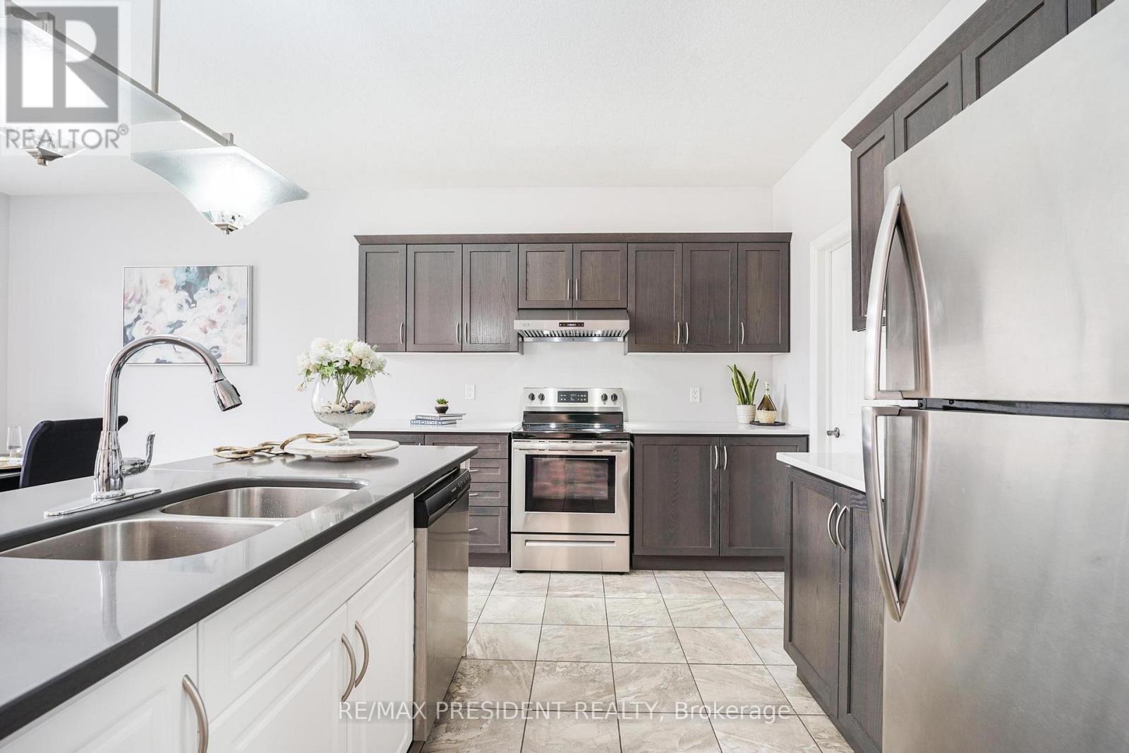 505 Sophia Crescent, London North, ON - Indoor Photo Showing Kitchen With Stainless Steel Kitchen With Double Sink With Upgraded Kitchen