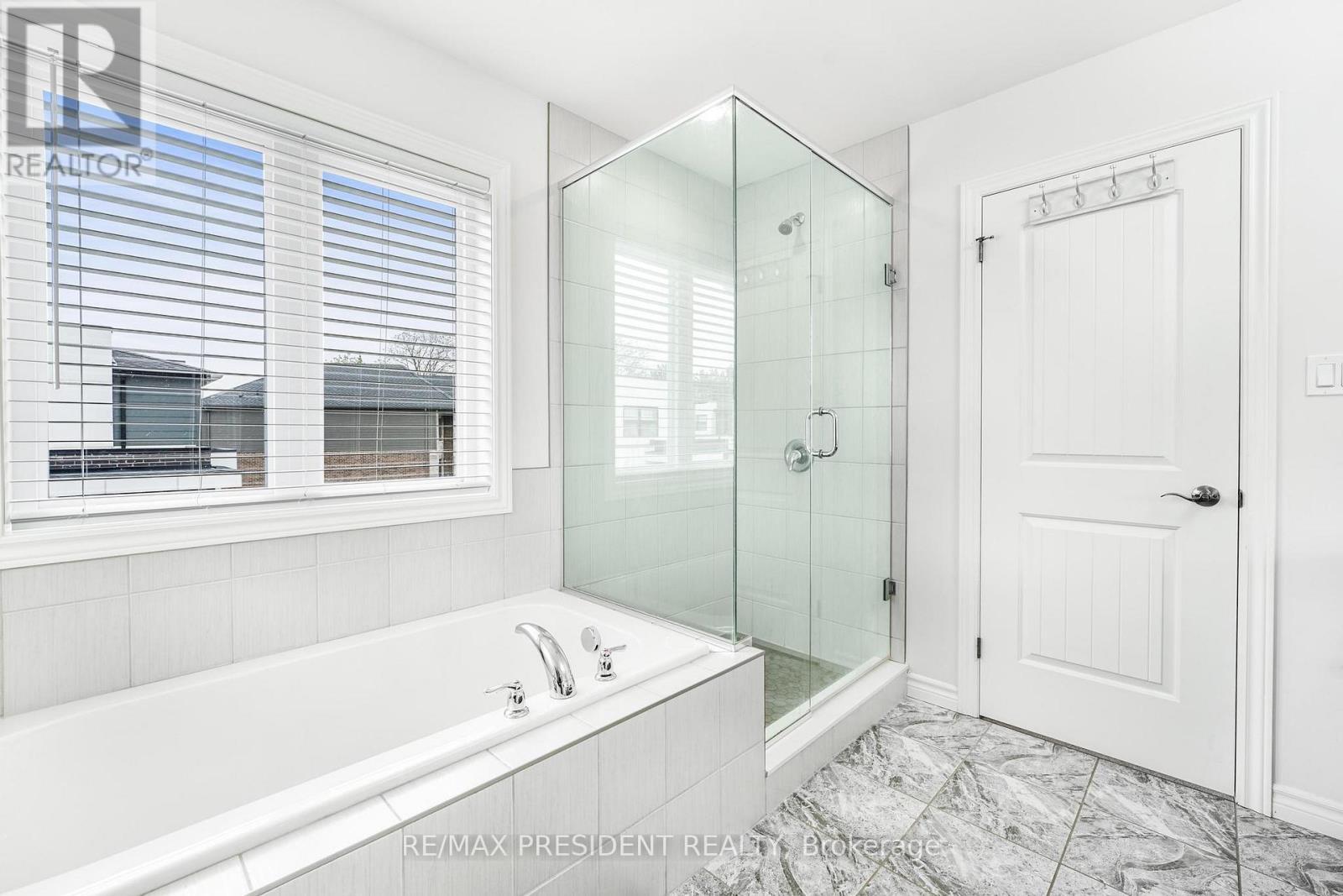 505 Sophia Crescent, London North, ON - Indoor Photo Showing Bathroom