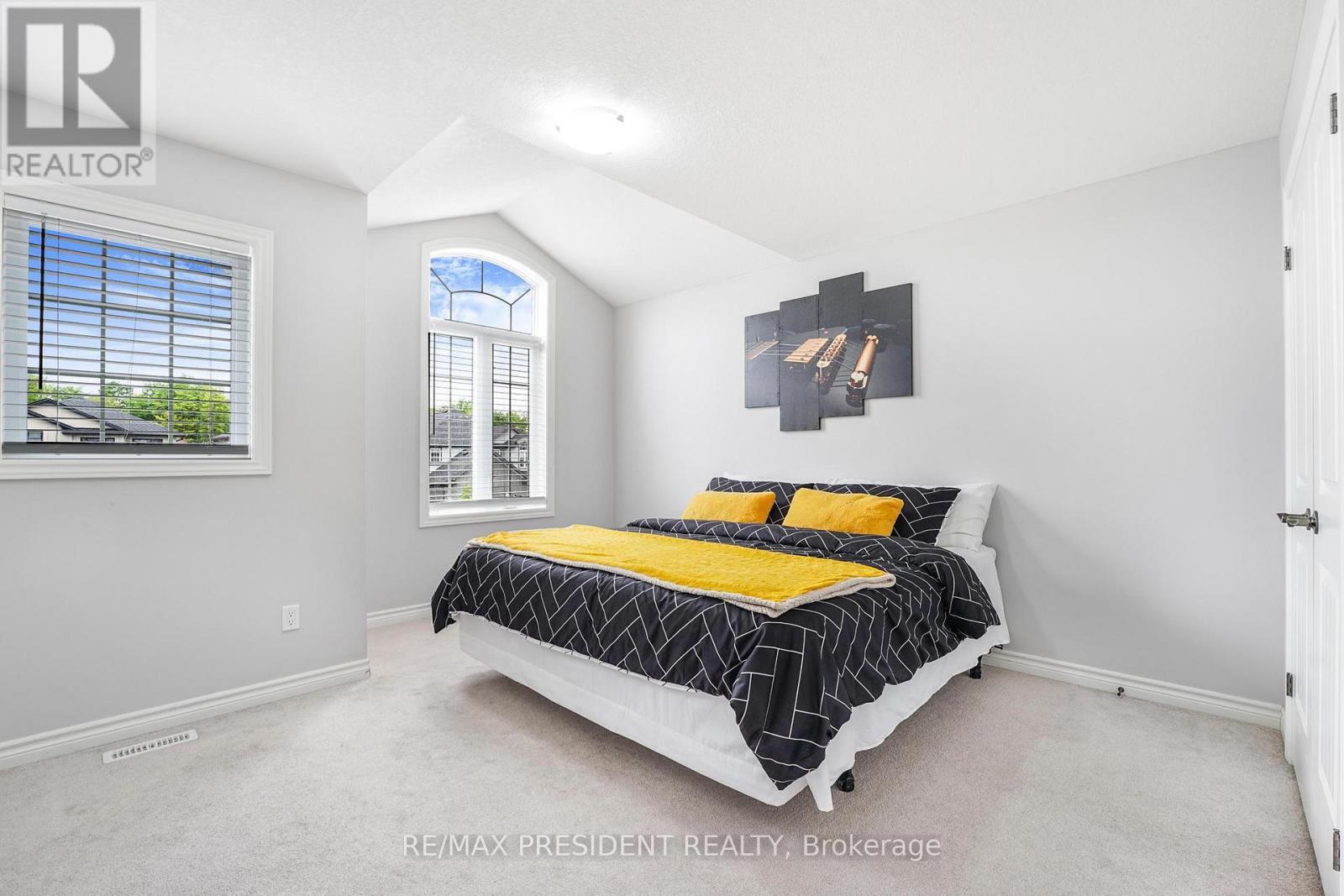 505 Sophia Crescent, London North, ON - Indoor Photo Showing Bedroom