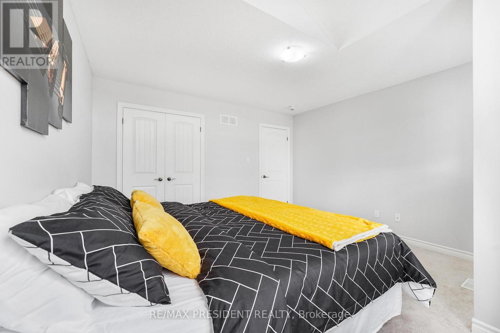 505 Sophia Crescent, London North, ON - Indoor Photo Showing Bedroom