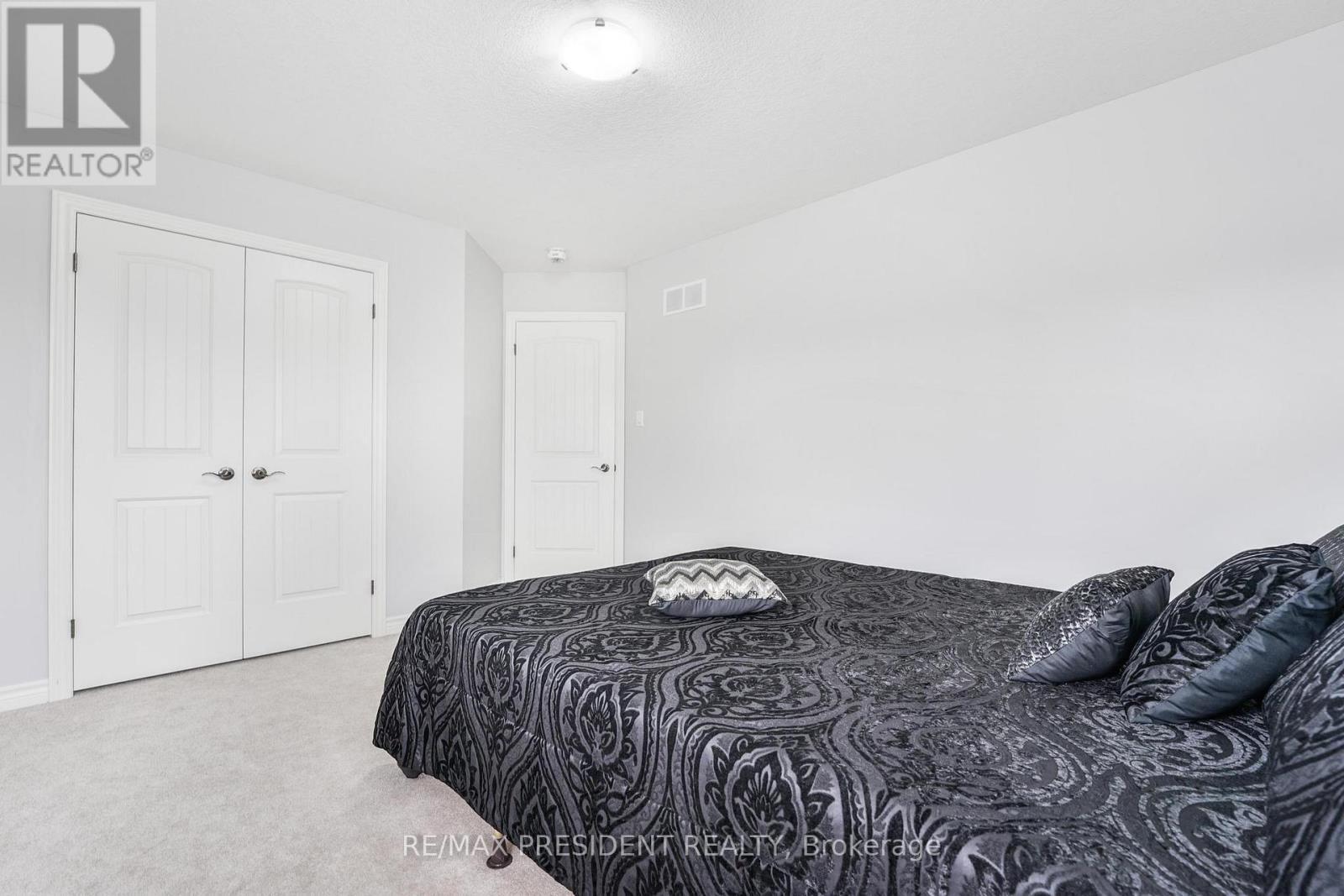 505 Sophia Crescent, London North, ON - Indoor Photo Showing Bedroom