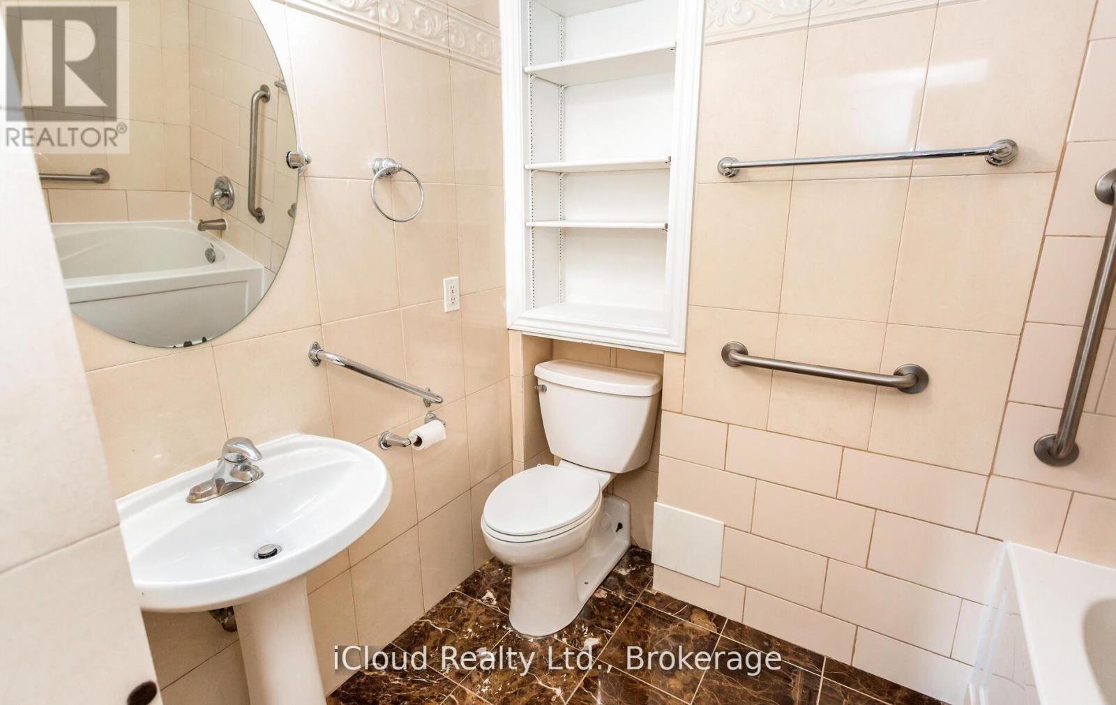 837 - 33 Harbour Square, Toronto, ON - Indoor Photo Showing Bathroom
