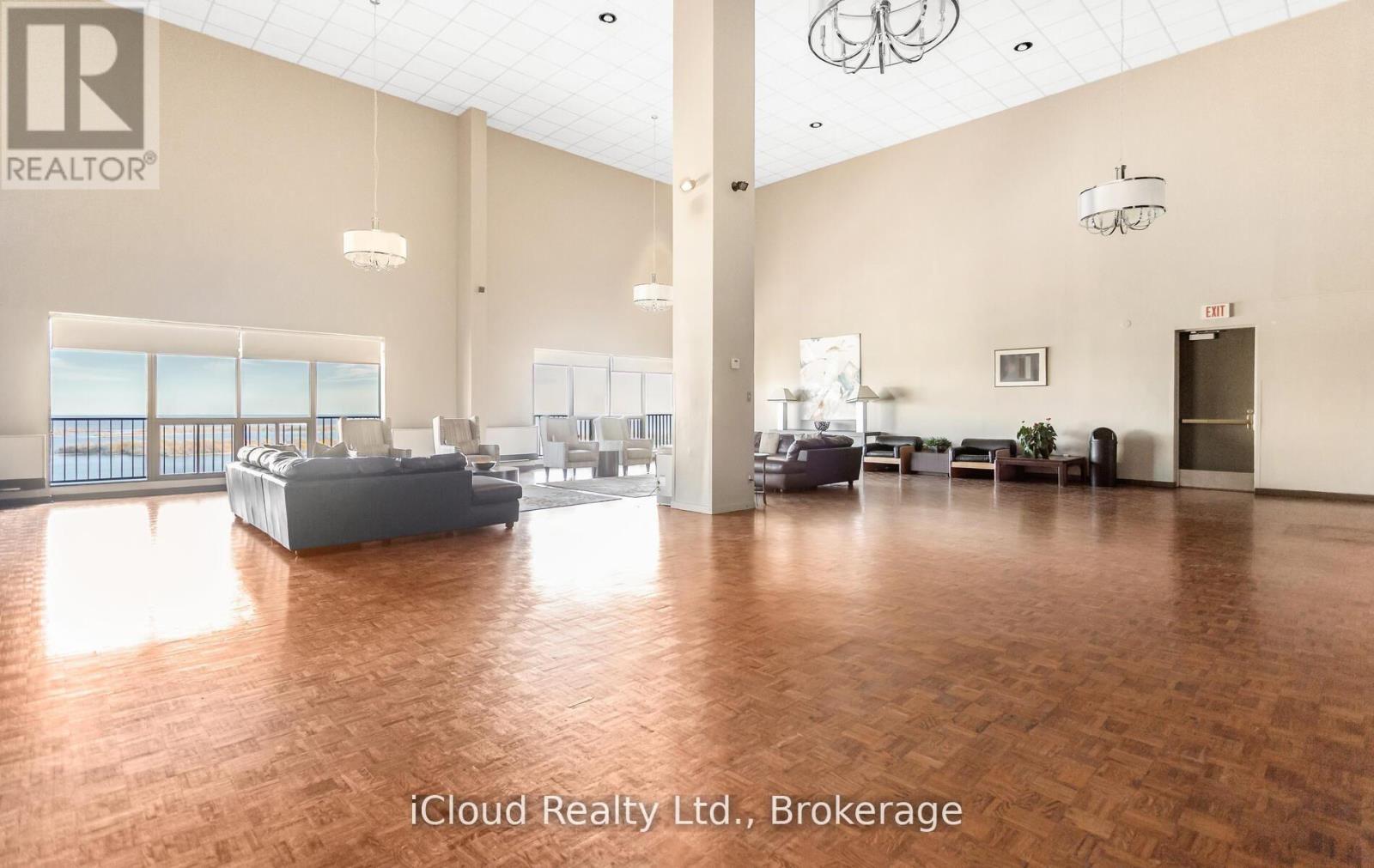 837 - 33 Harbour Square, Toronto, ON - Indoor