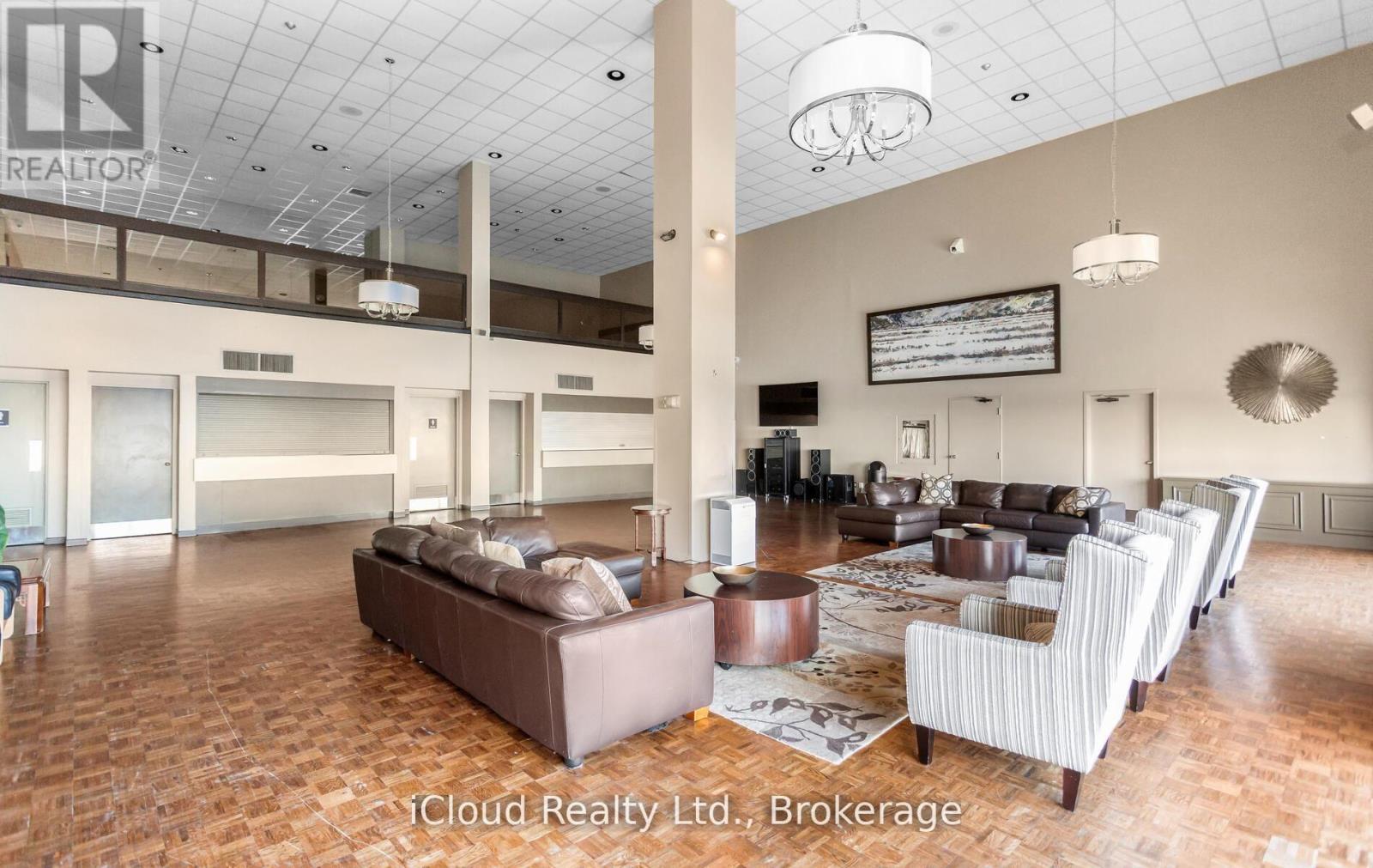 837 - 33 Harbour Square, Toronto, ON - Indoor