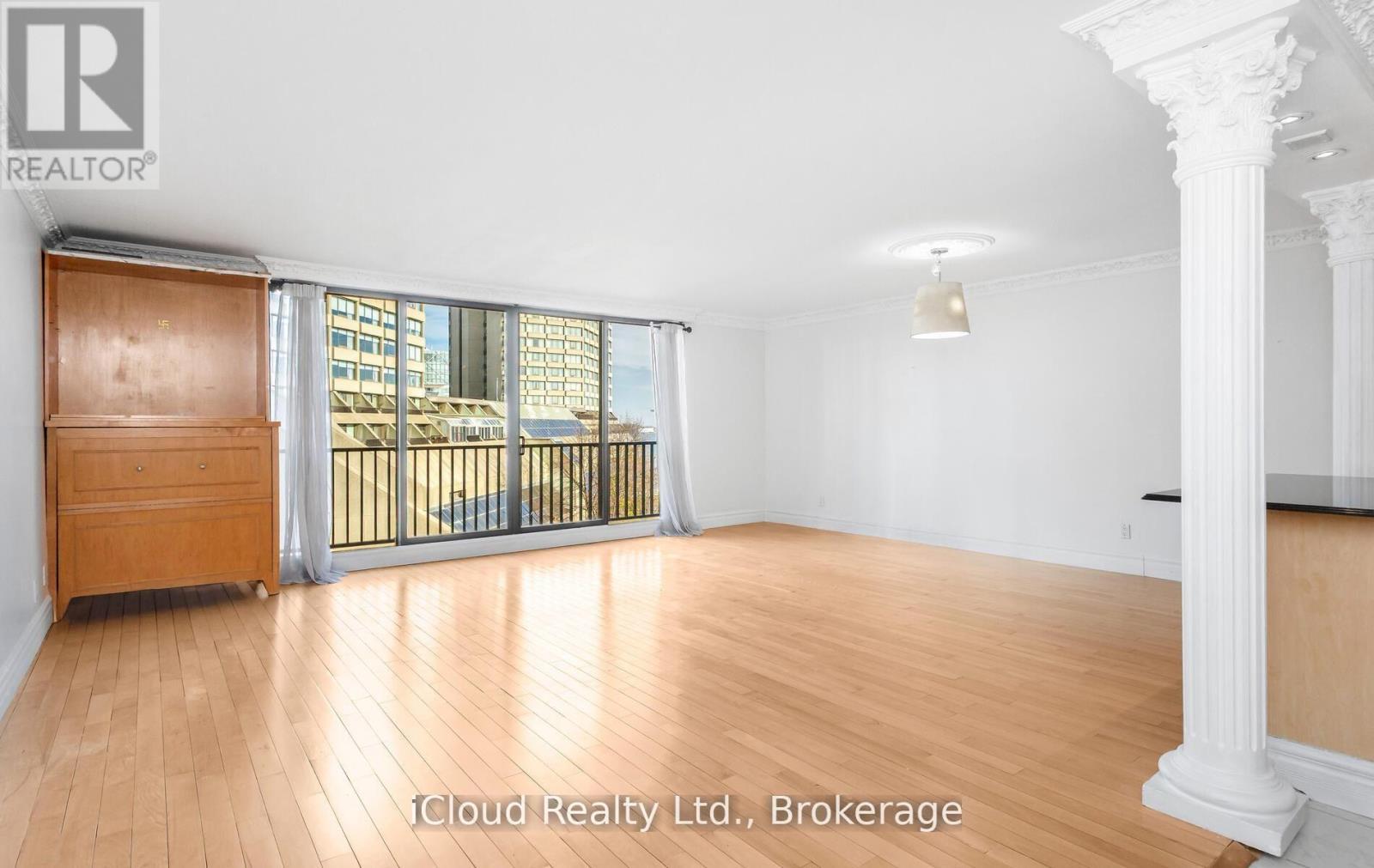 837 - 33 Harbour Square, Toronto, ON - Indoor