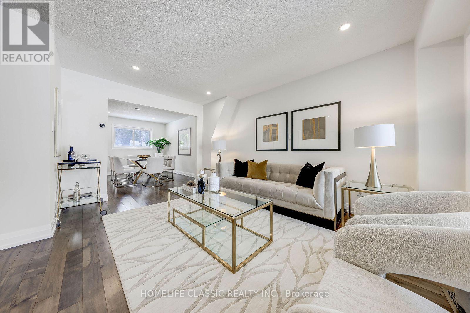 56 Gray Crescent, Richmond Hill, ON - Indoor Photo Showing Living Room