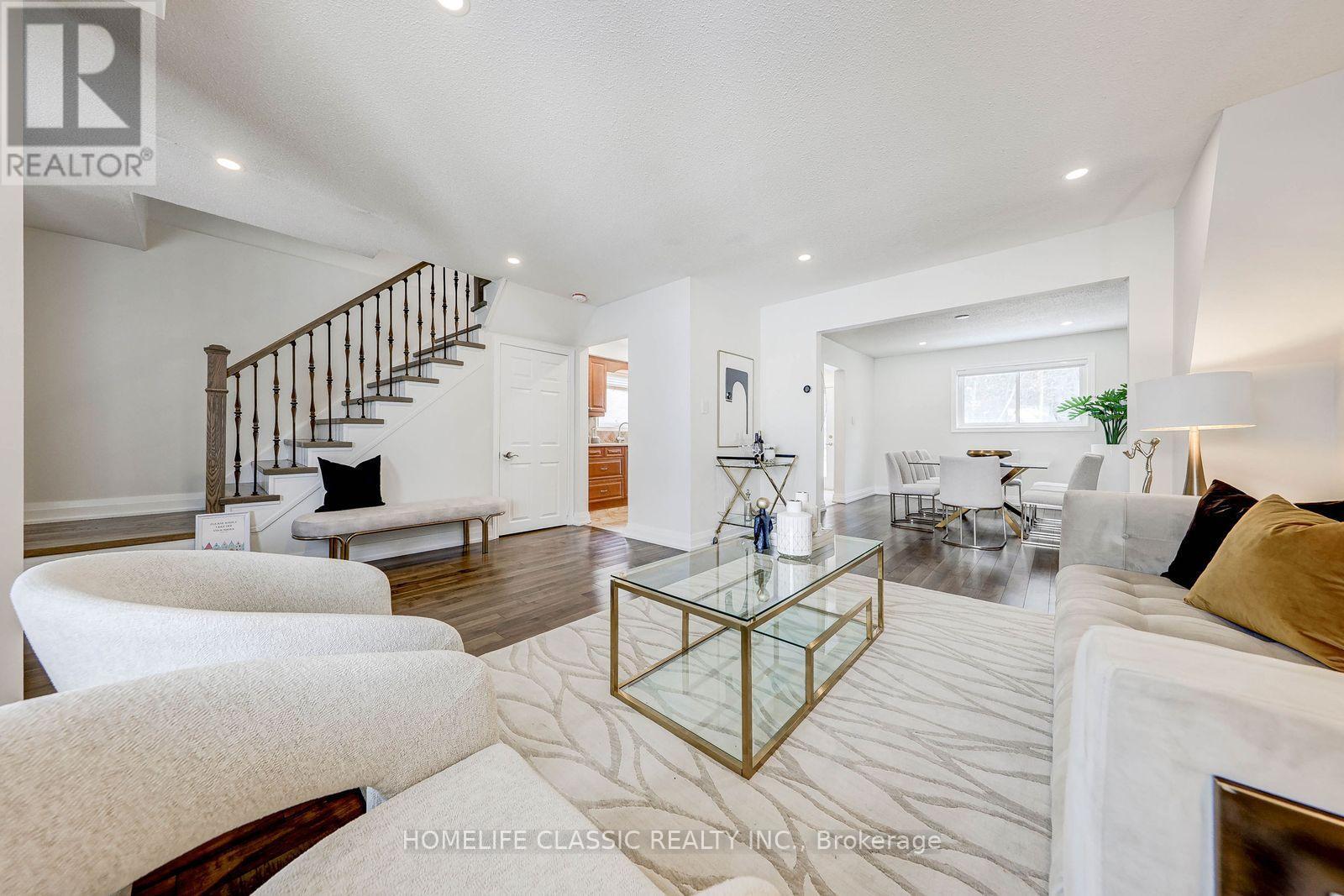 56 Gray Crescent, Richmond Hill, ON - Indoor Photo Showing Living Room