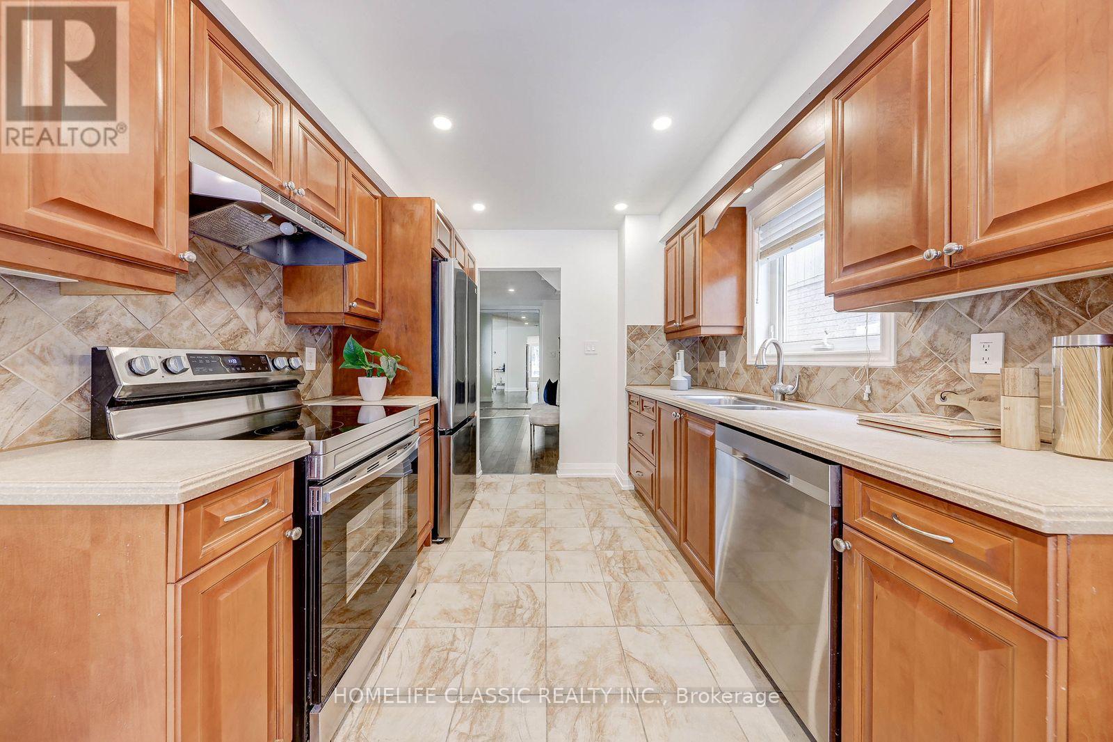 56 Gray Crescent, Richmond Hill, ON - Indoor Photo Showing Kitchen