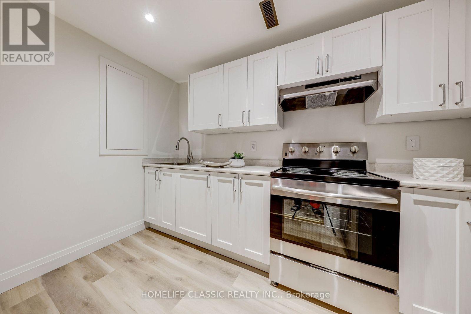 56 Gray Crescent, Richmond Hill, ON - Indoor Photo Showing Kitchen