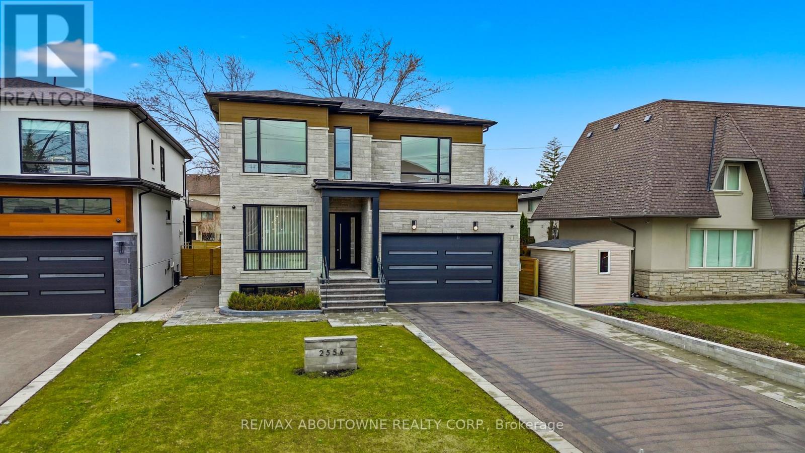 2556 Glengarry Road, Mississauga, ON - Outdoor With Facade