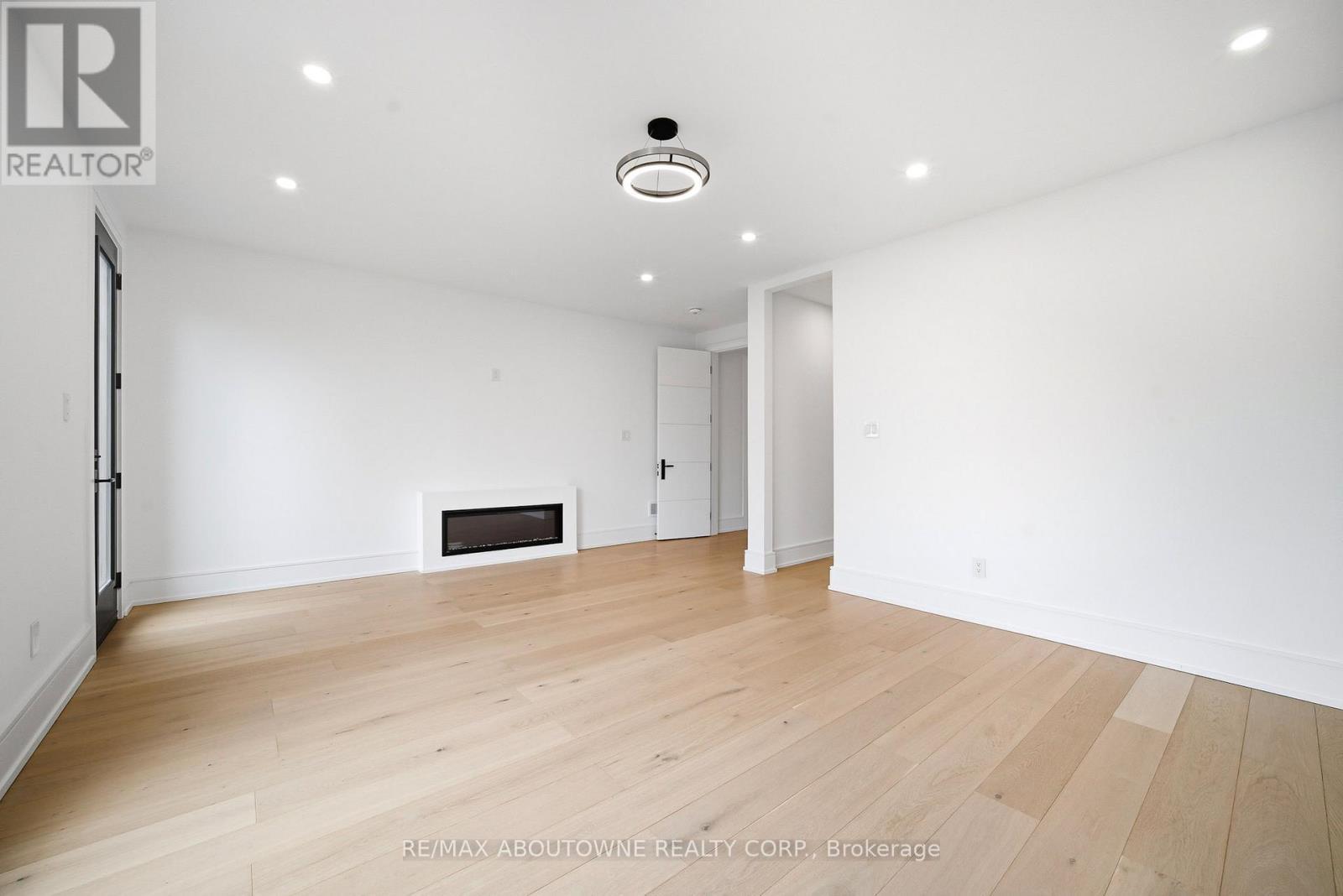 2556 Glengarry Road, Mississauga, ON - Indoor Photo Showing Other Room
