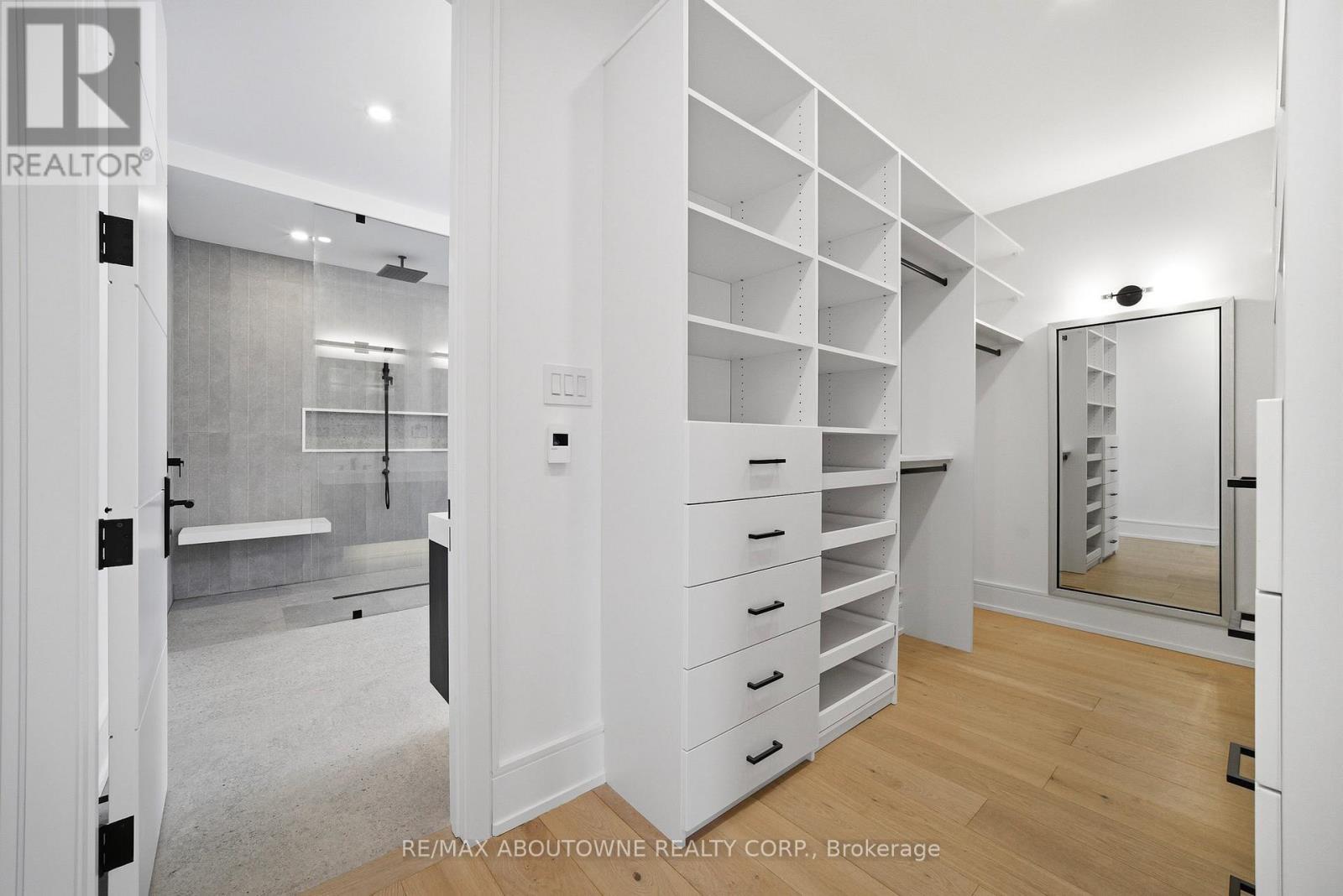 2556 Glengarry Road, Mississauga, ON - Indoor