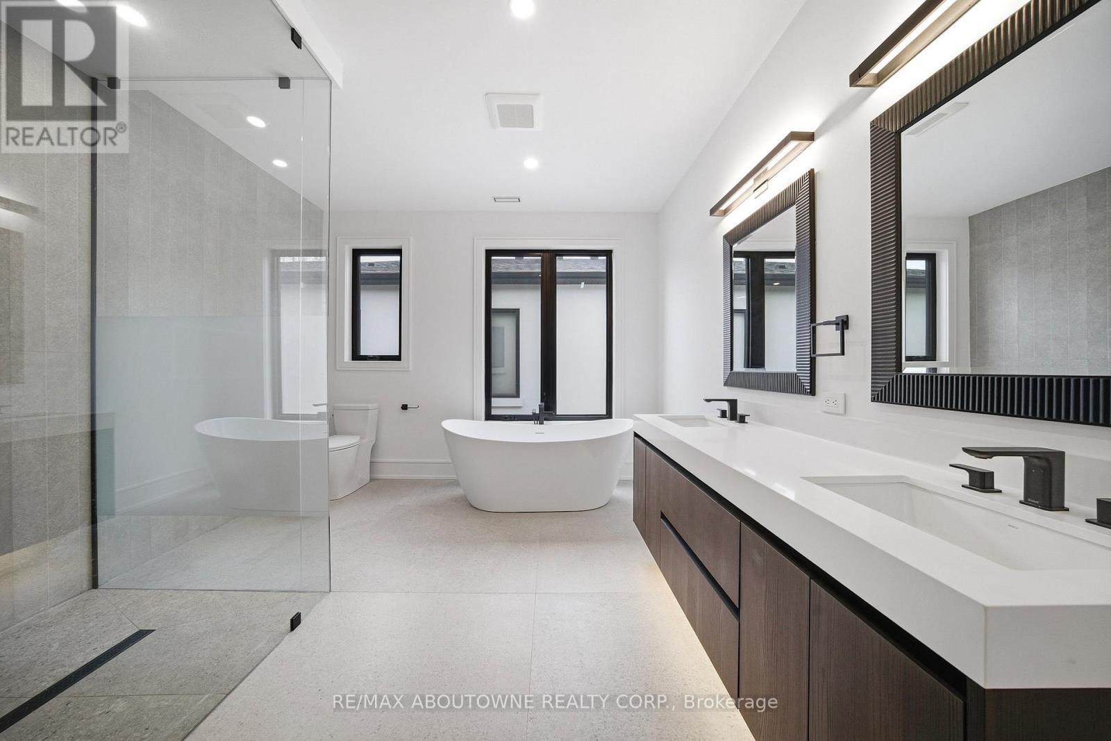 2556 Glengarry Road, Mississauga, ON - Indoor Photo Showing Bathroom