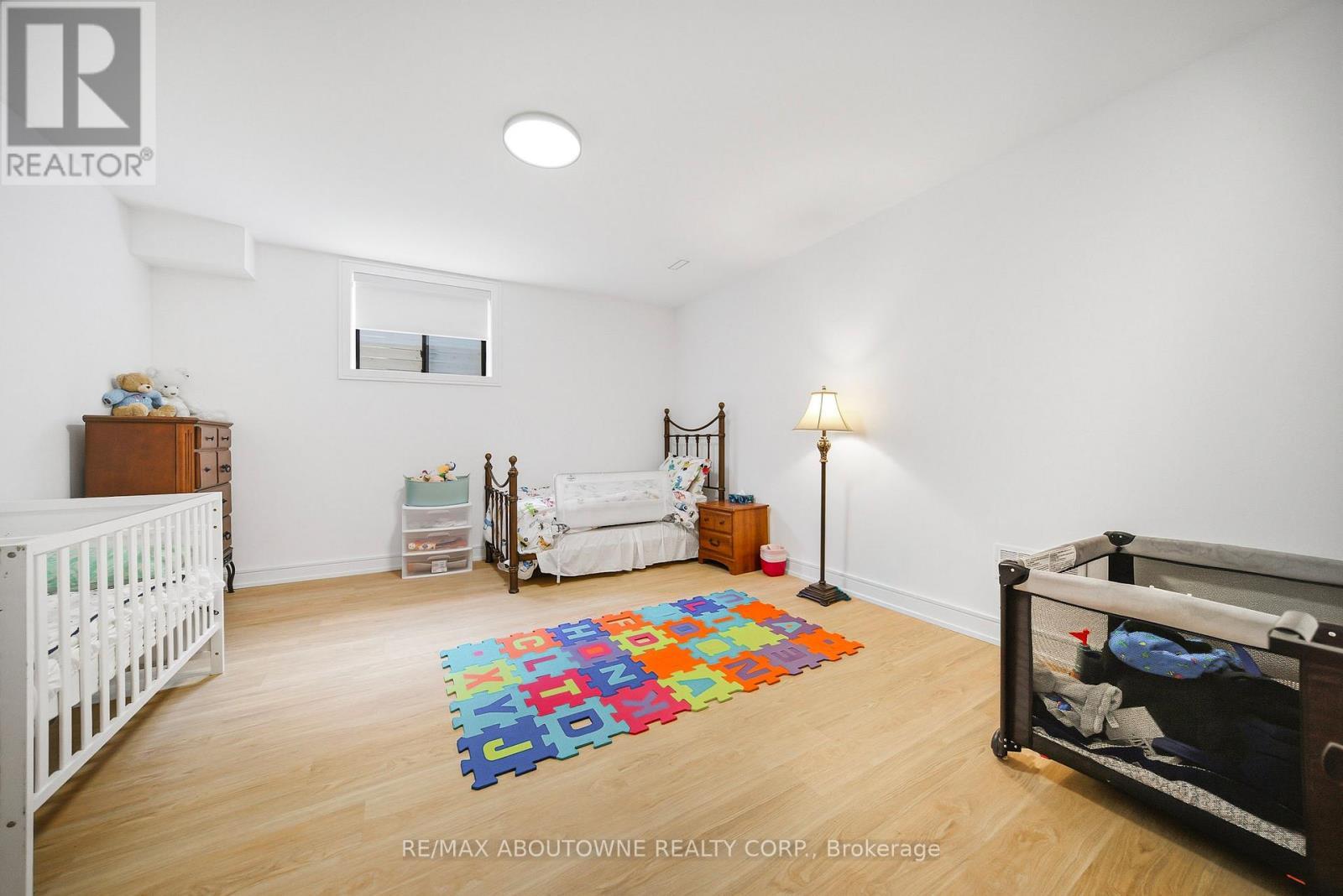 2556 Glengarry Road, Mississauga, ON - Indoor