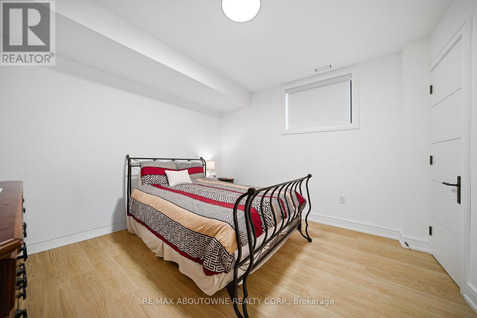 2556 Glengarry Road, Mississauga, ON - Indoor Photo Showing Bedroom