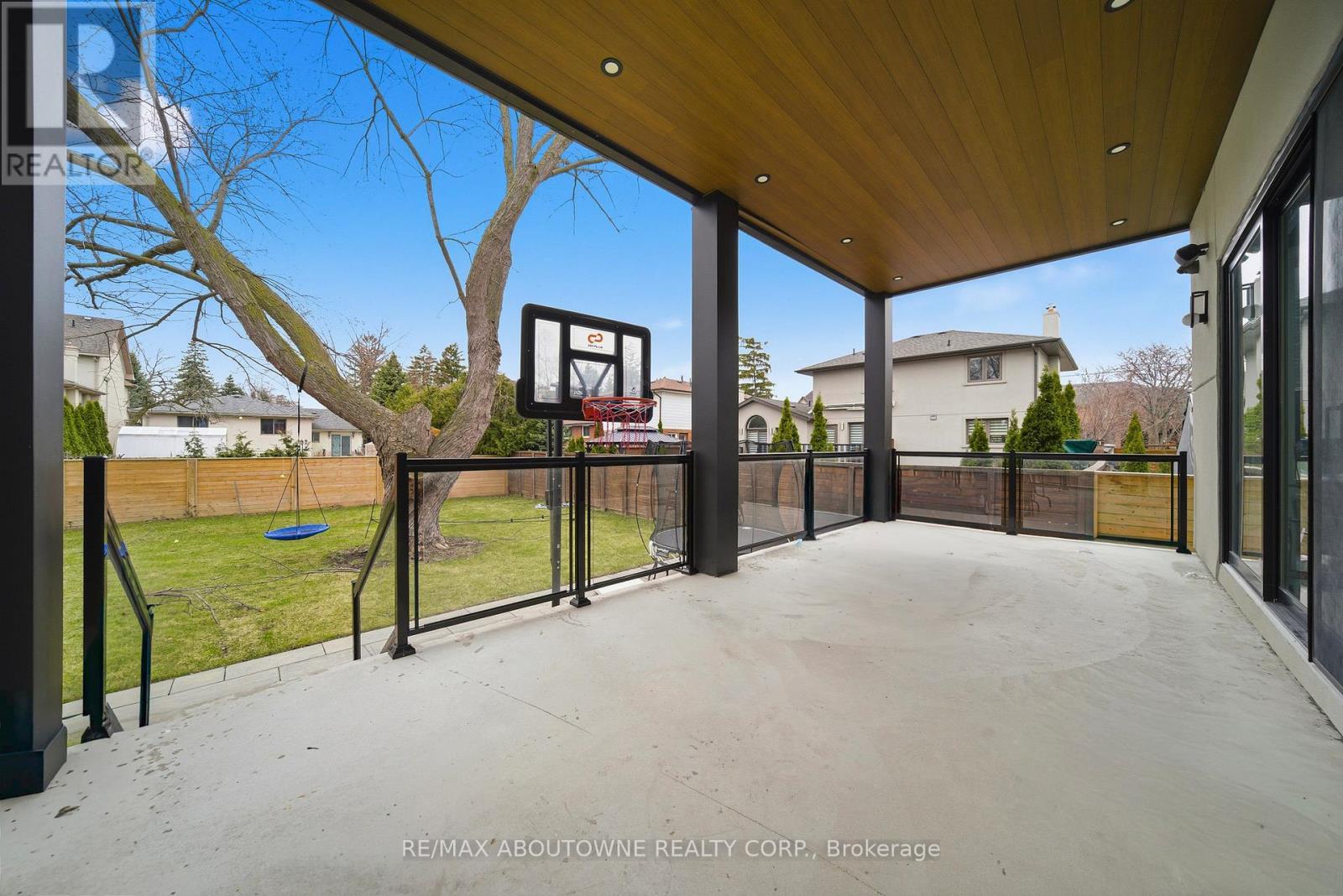 2556 Glengarry Road, Mississauga, ON - Outdoor With Exterior