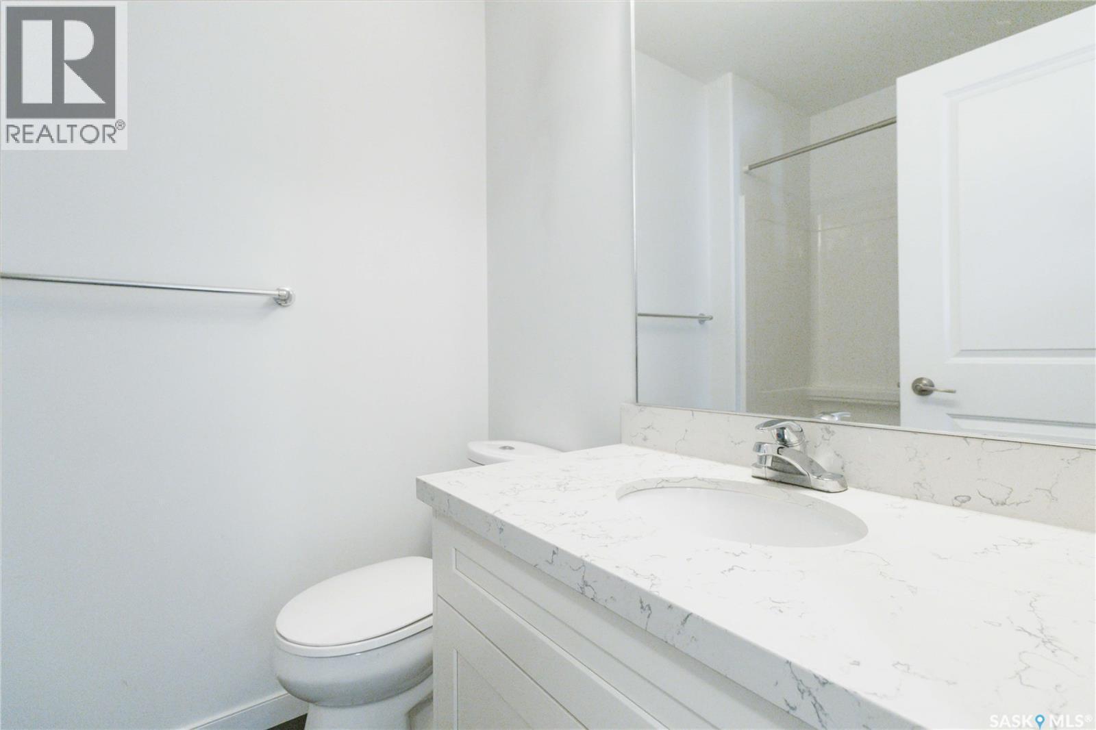 453 L Avenue S, Saskatoon, SK - Indoor Photo Showing Bathroom