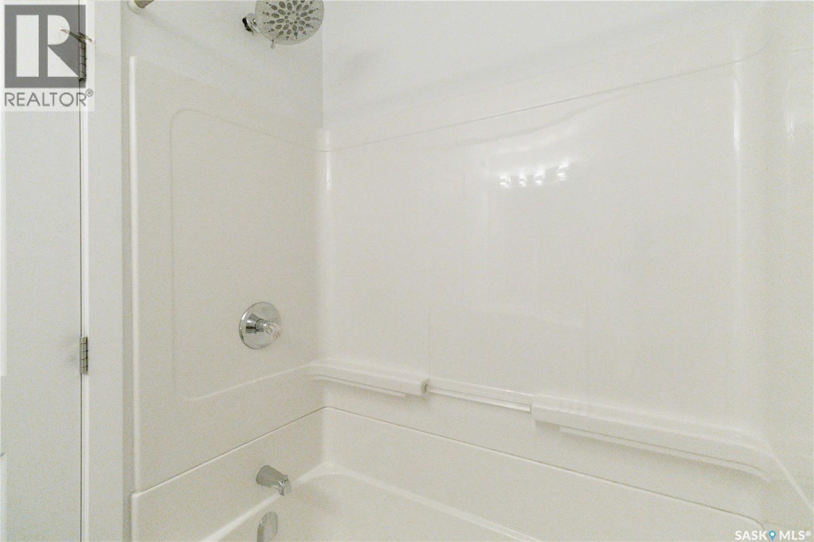 453 L Avenue S, Saskatoon, SK - Indoor Photo Showing Bathroom