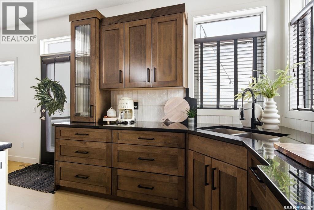 2722 Alfred Crescent, Regina, SK - Indoor Photo Showing Kitchen With Double Sink