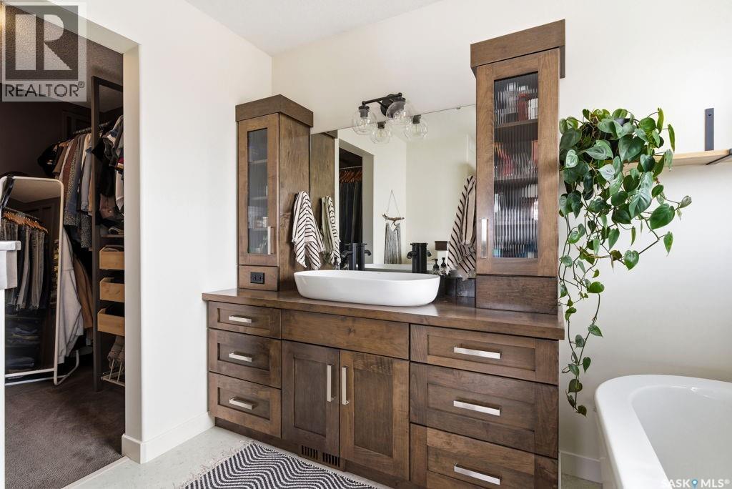 2722 Alfred Crescent, Regina, SK - Indoor Photo Showing Bathroom