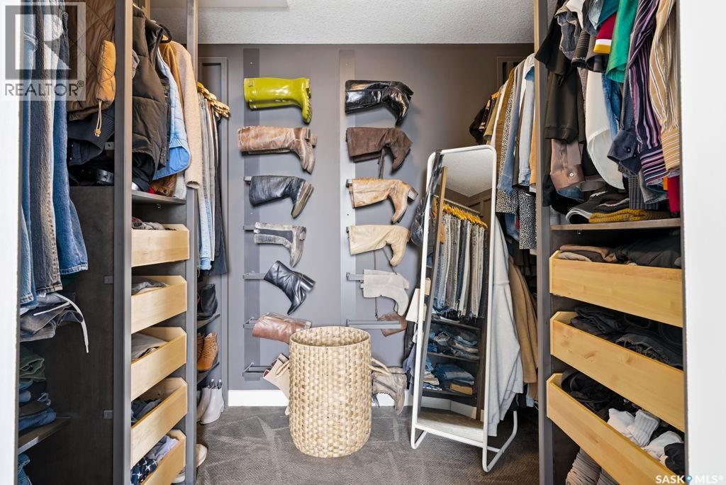 2722 Alfred Crescent, Regina, SK - Indoor With Storage