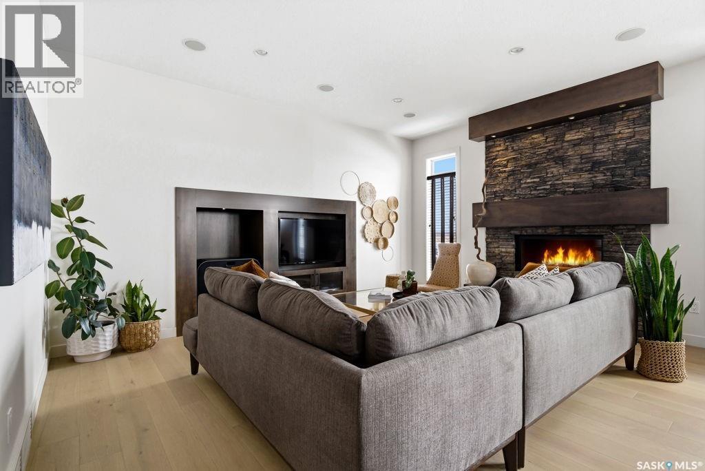 2722 Alfred Crescent, Regina, SK - Indoor Photo Showing Living Room With Fireplace