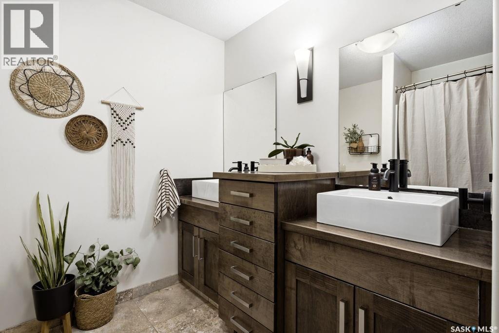 2722 Alfred Crescent, Regina, SK - Indoor Photo Showing Bathroom