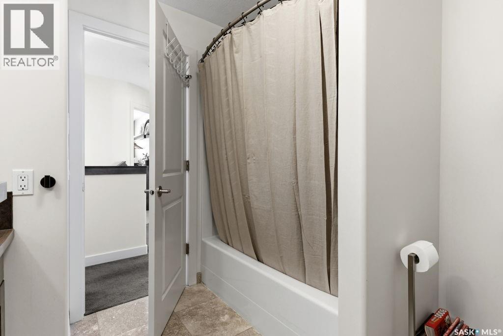 2722 Alfred Crescent, Regina, SK - Indoor Photo Showing Bathroom