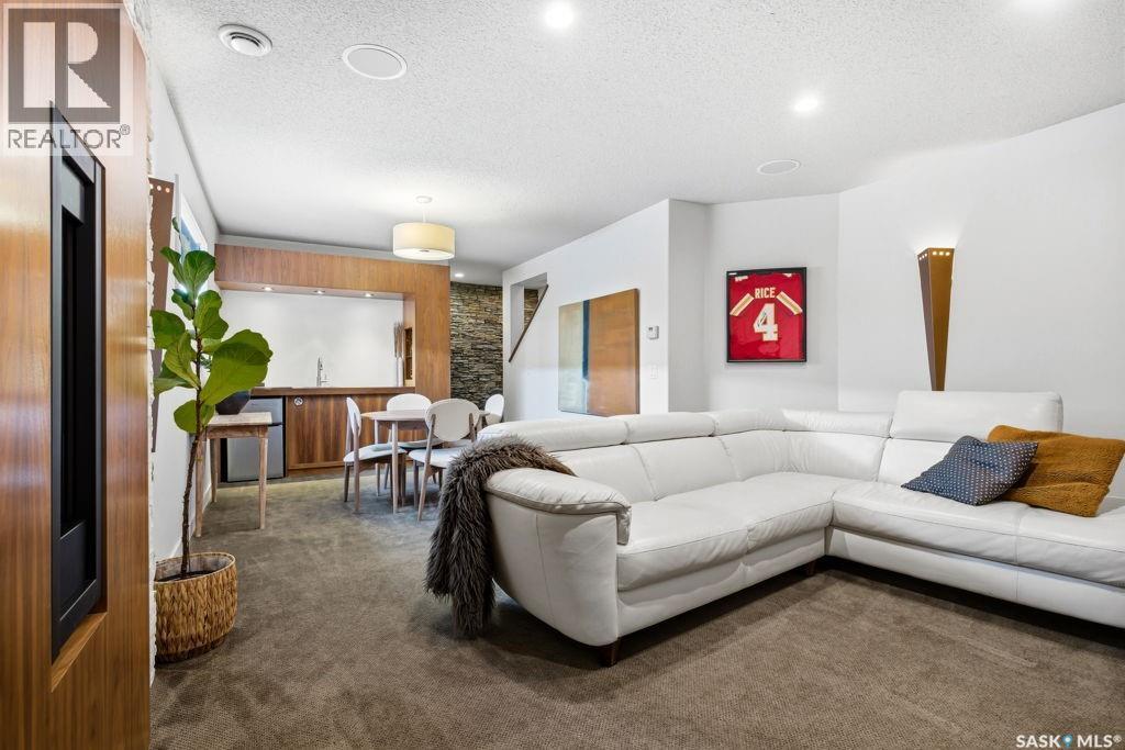 2722 Alfred Crescent, Regina, SK - Indoor Photo Showing Living Room