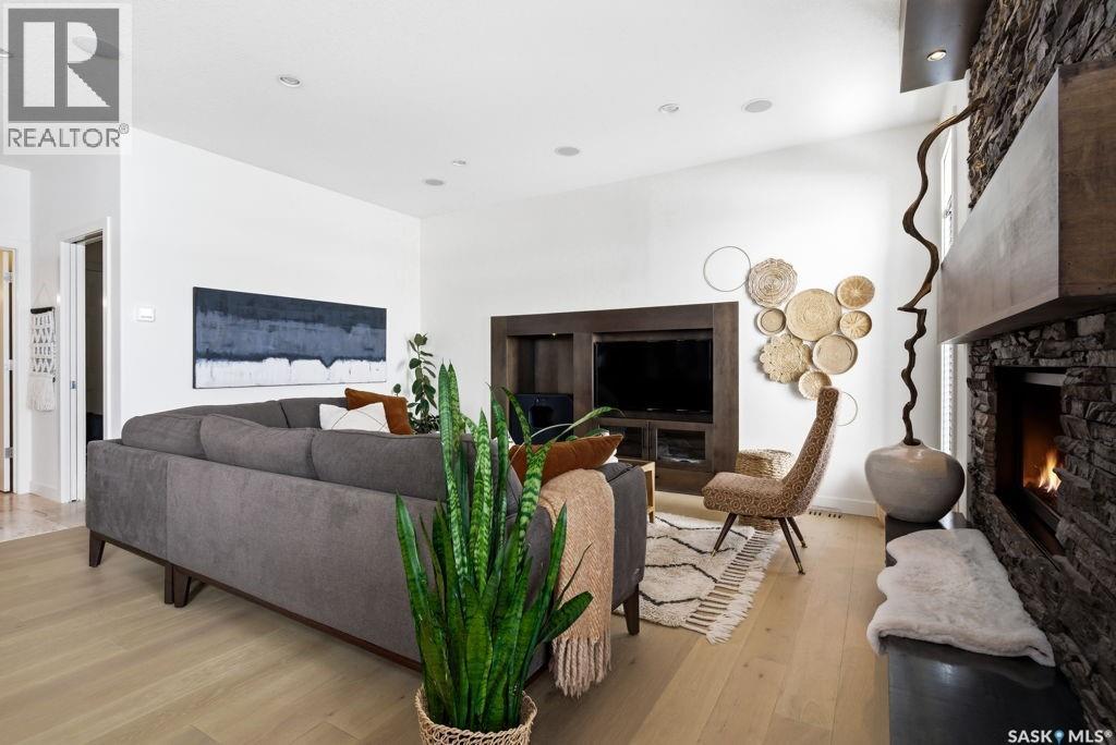 2722 Alfred Crescent, Regina, SK - Indoor Photo Showing Living Room With Fireplace