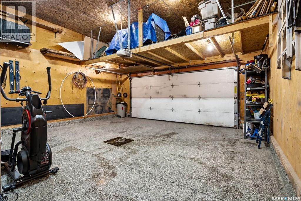 2722 Alfred Crescent, Regina, SK - Indoor Photo Showing Garage