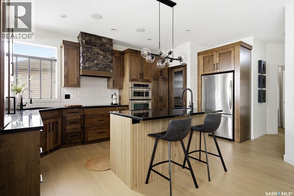 2722 Alfred Crescent, Regina, SK - Indoor Photo Showing Kitchen With Stainless Steel Kitchen With Upgraded Kitchen