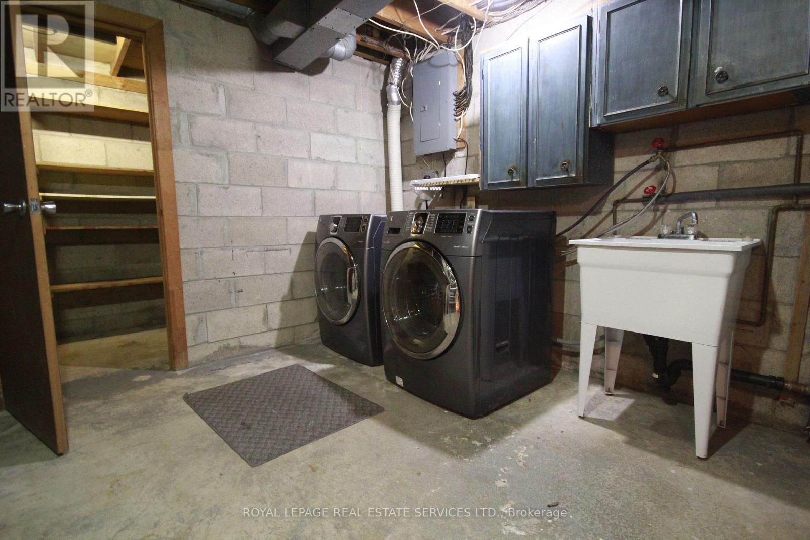 3524 Birchmeadow Crescent, Mississauga, ON - Indoor Photo Showing Laundry Room