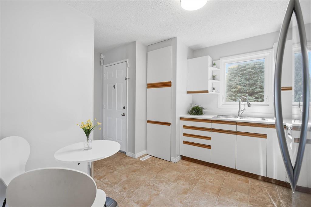 B 67 Apple Lane, Winnipeg, MB - Indoor